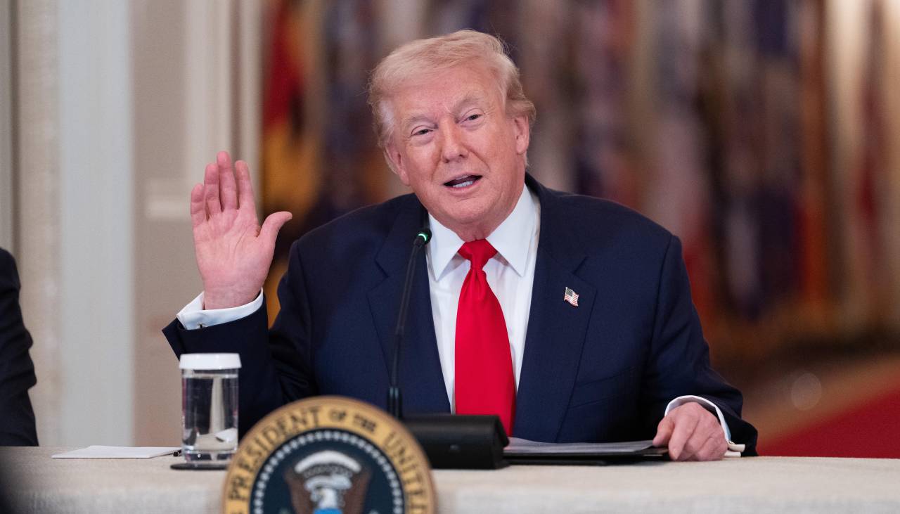 Trump dice ante mandatarios latinoamericanos entre risas: “No voy a aprender su maldito idioma”