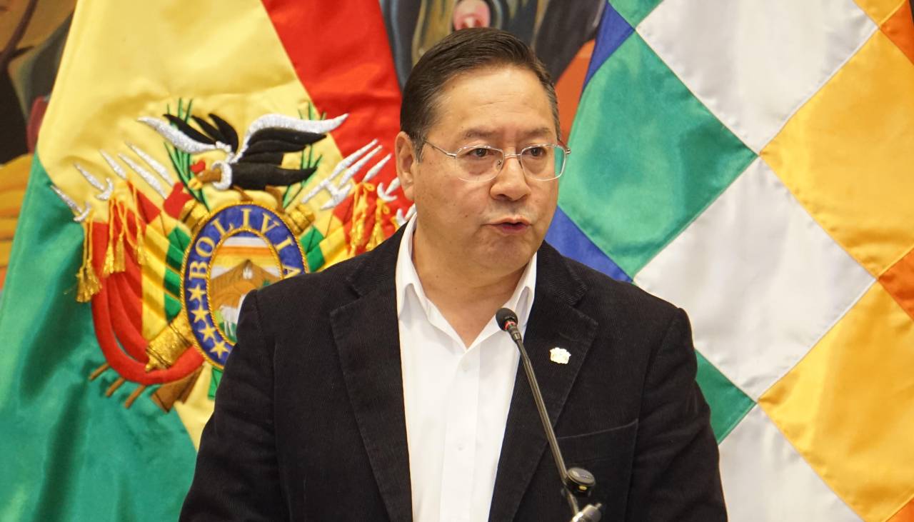 Arce dice que abastecimiento de combustible no está garantizado mientras esté “estrangulado el financiamiento externo” 