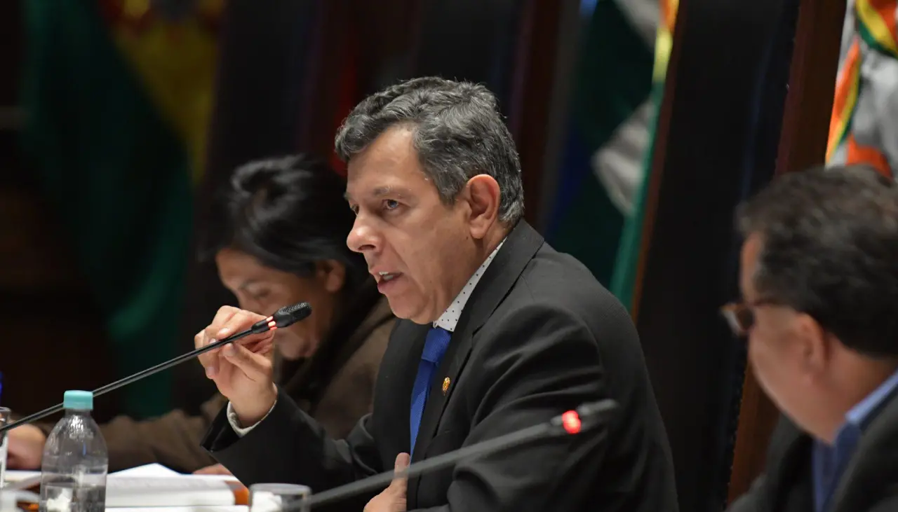 Senado convoca a sesión para el jueves tras el anuncio de una ley para reglamentar el Estado de excepción