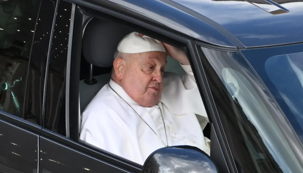 El papa Francisco dejará el hospital este domingo cuando prevé su primera aparición al final del Ángelus