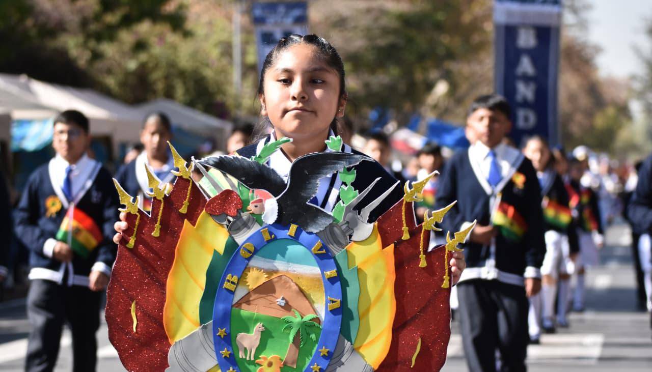 Bolivia celebra 201 años de independencia en medio de una crisis; Paz presentará su informe y anunciará un paquete de medidas 