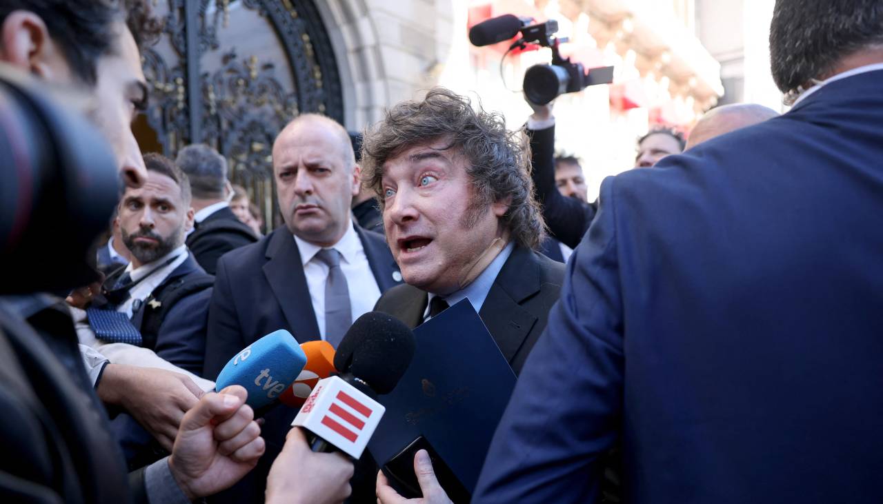 Milei irrumpe en la campaña electoral española llamando “dictador” a Sánchez