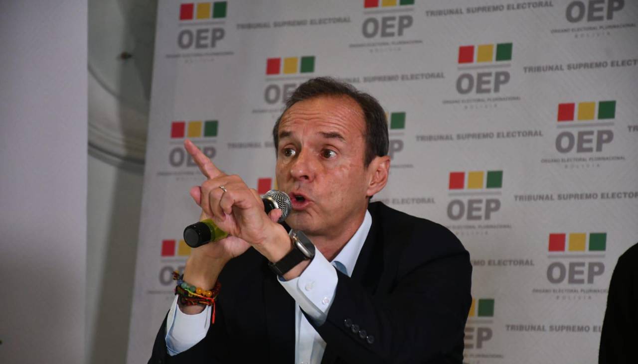 “Es la cruda realidad”, dice Tuto sobre decrecimiento de Bolivia y promete dólares para terminar con “las filas”
