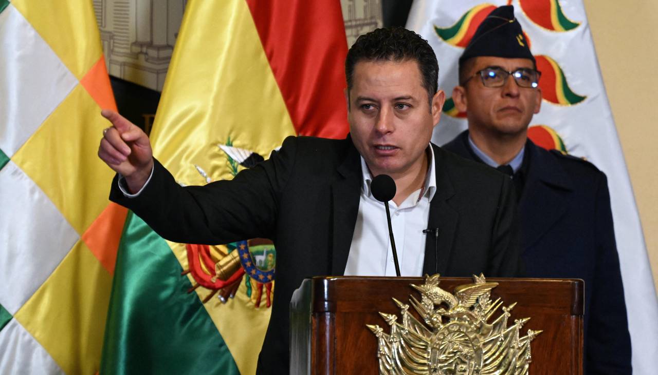 “Yo no lo voy a posesionar todavía”: Lara retorna y dice que analizará las normas sobre el fiscal interino