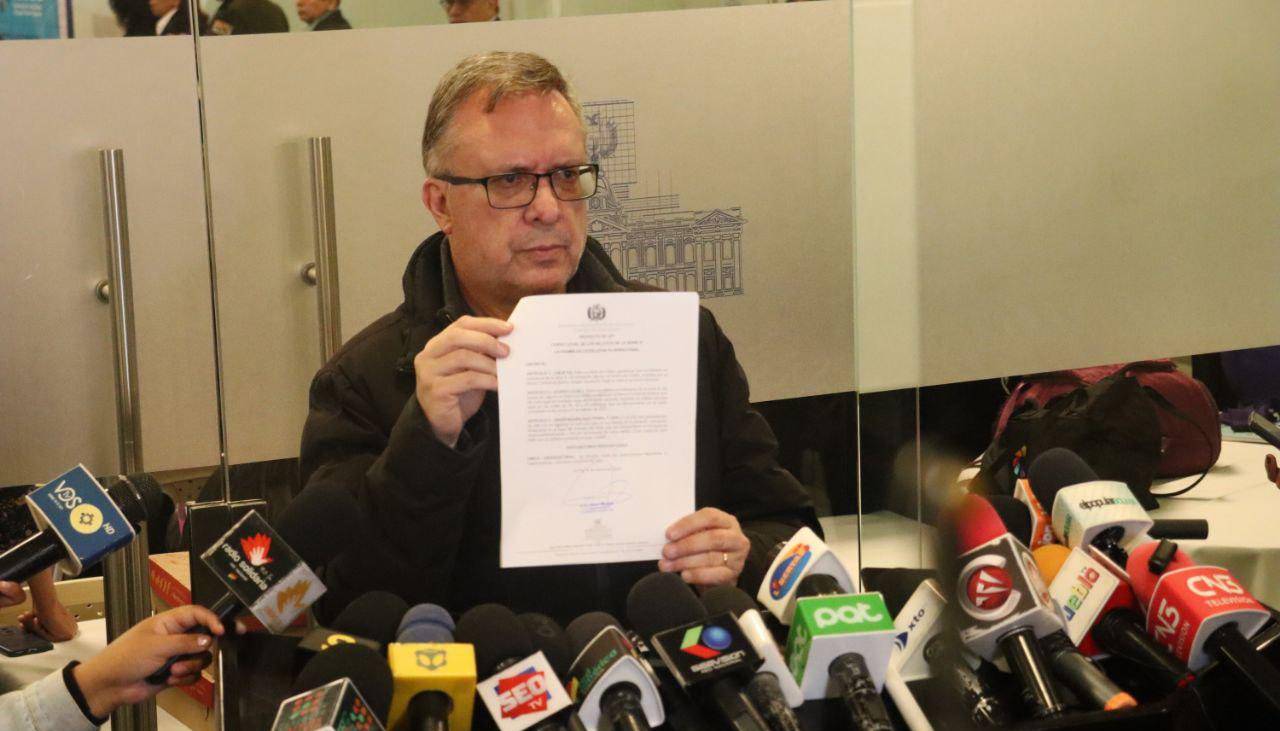 Diputado Alarcón sugiere cambiar la gasolina y dice que habló con la expresidenta de YPFB antes de su renuncia