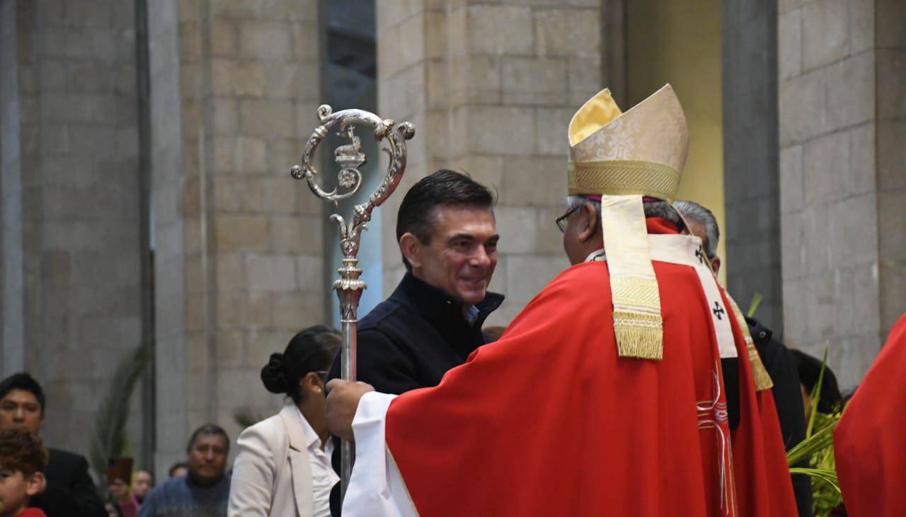 “Fe y esperanza en Dios, la familia y la Patria nos va a sacar adelante”, dice Paz durante la misa de Domingo de Ramos
