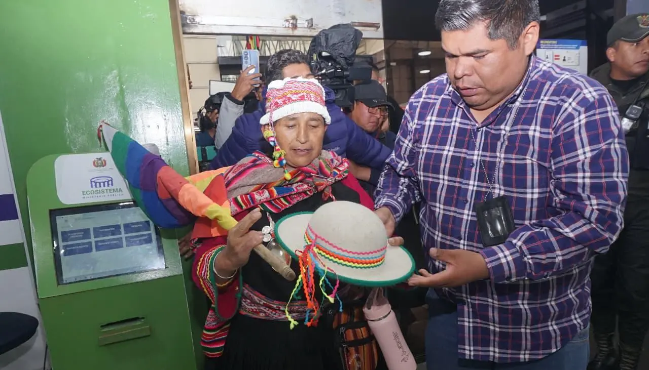 Aprehenden a Lidia Patty cuando se trasladaba a la Fiscalía; debe declarar por el caso del Fondo Indígena 