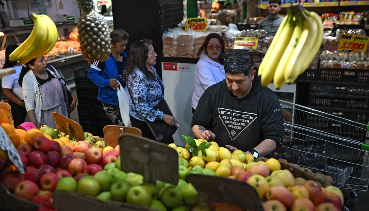 Costo de la vida y gasto público marcan el debate económico en las presidenciales en Chile