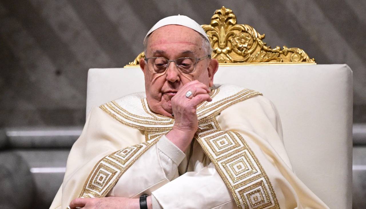 El papa padece neumonía, anuncia El Vaticano