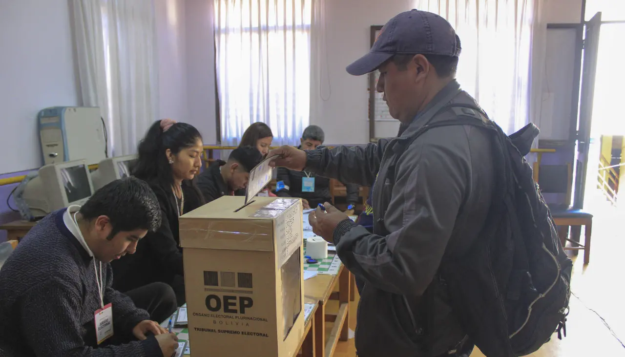 Más de 5.400 autoridades recibirán sus credenciales este martes; el OEP alista actos en las nueve regiones