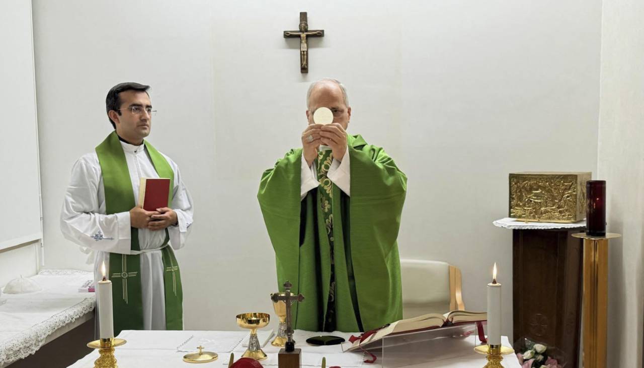 El Vaticano publica las primeras imágenes del papa desde su operación de cáncer