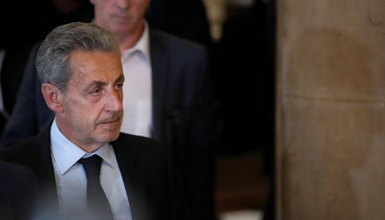 Fiscalía de Francia pide siete años de cárcel para expresidente Sarkozy por asociación ilícita