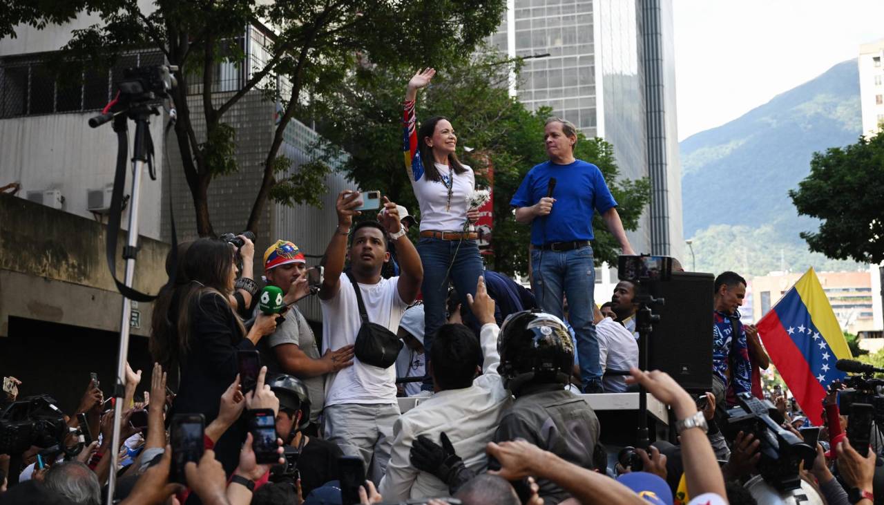 Denuncian que María Corina Machado fue “violentamente interceptada” luego de su reaparición en Caracas