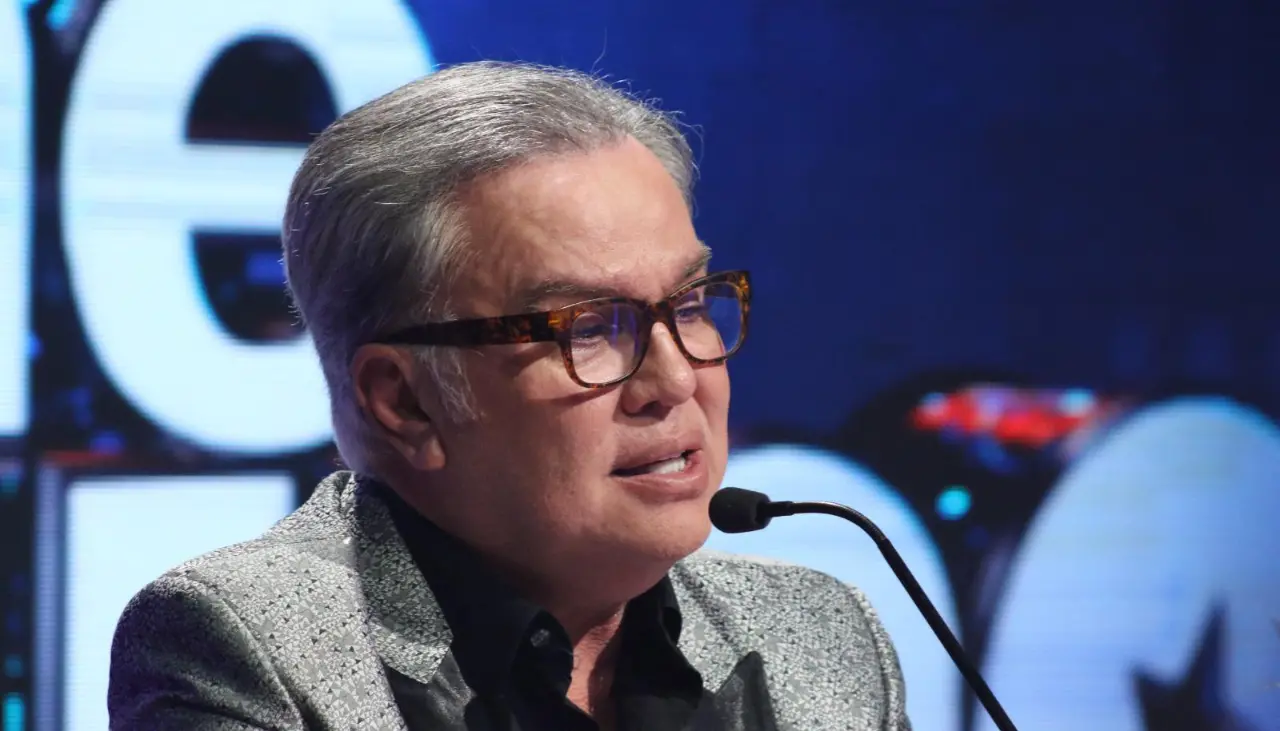 Vladimir Bravo no se contuvo, se emocionó y estrenó nota con uno de los participantes 