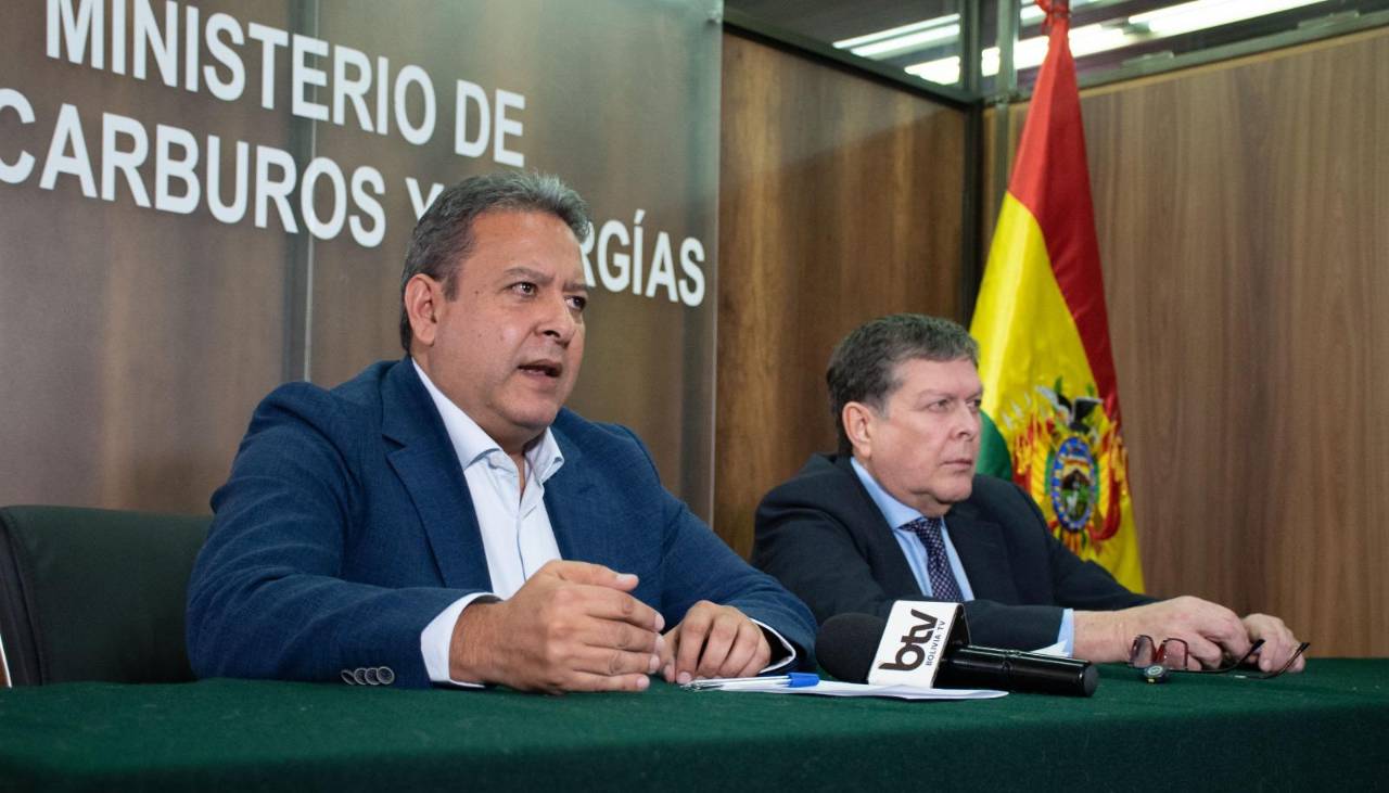 “Hemos tomado medidas para que no vuelva a ocurrir”, señala el presidente de YPFB sobre la gasolina de mala calidad