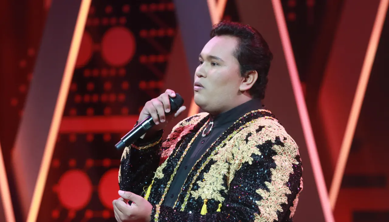 Juan Gabriel desata polémicas y explota contra todos 