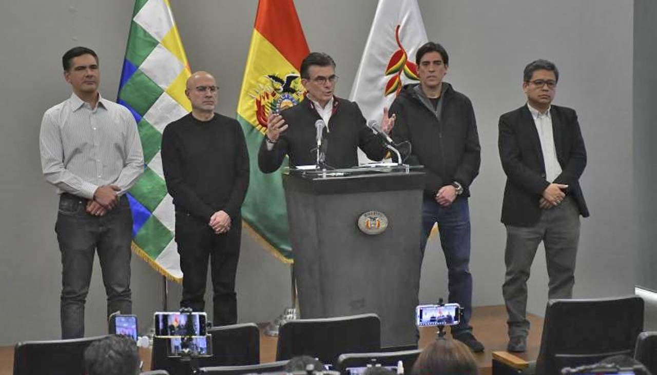 Vocero descarta “cuotas” en el gabinete y asegura que Paz definirá recomposición “en su momento”