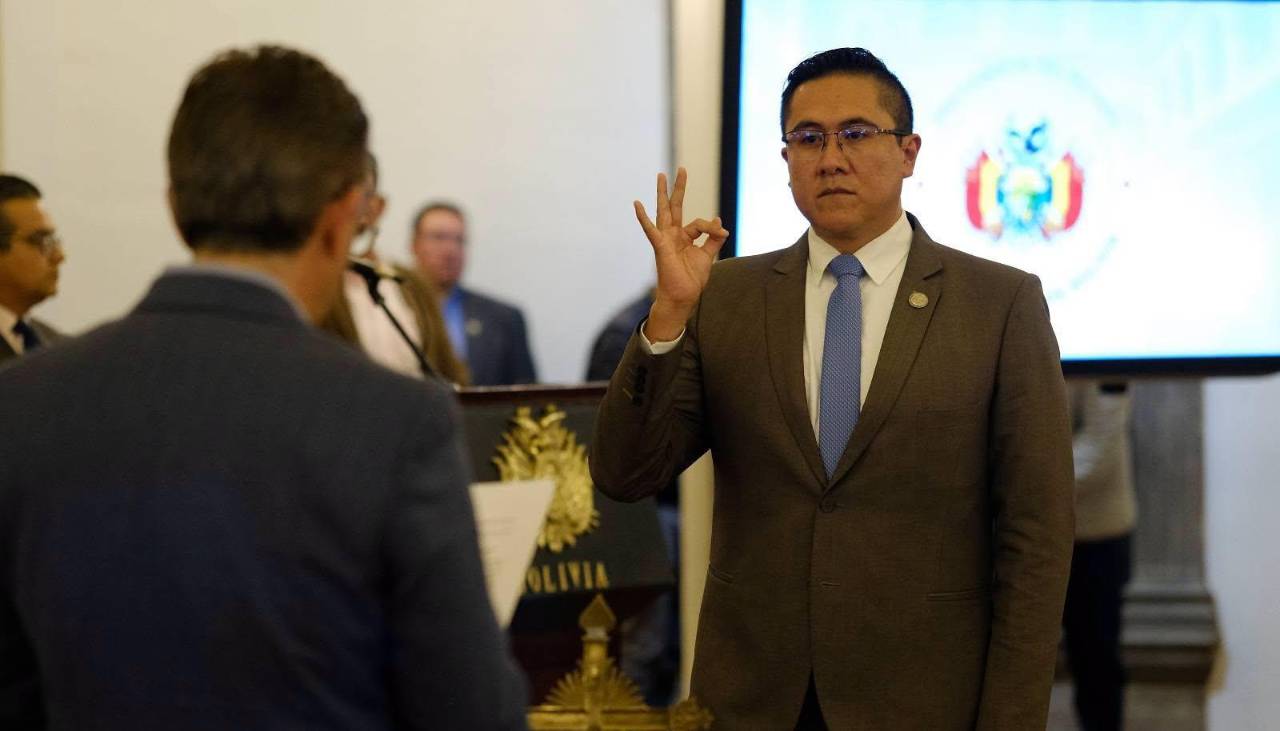 Ministro de Economía anuncia ajustes al decreto del diésel y afirma que buscará “que no se abrogue”