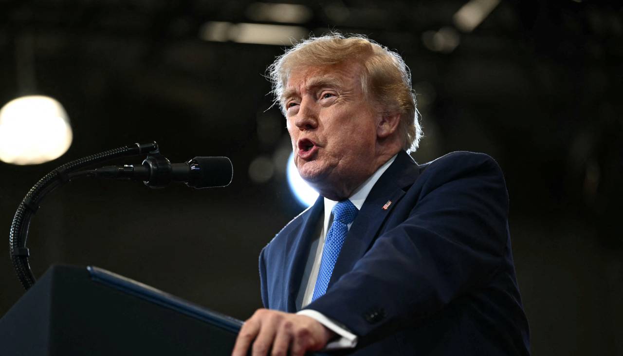 Trump dice que "pronto" va a declarar el estrecho de Ormuz como "territorio de Estados Unidos"