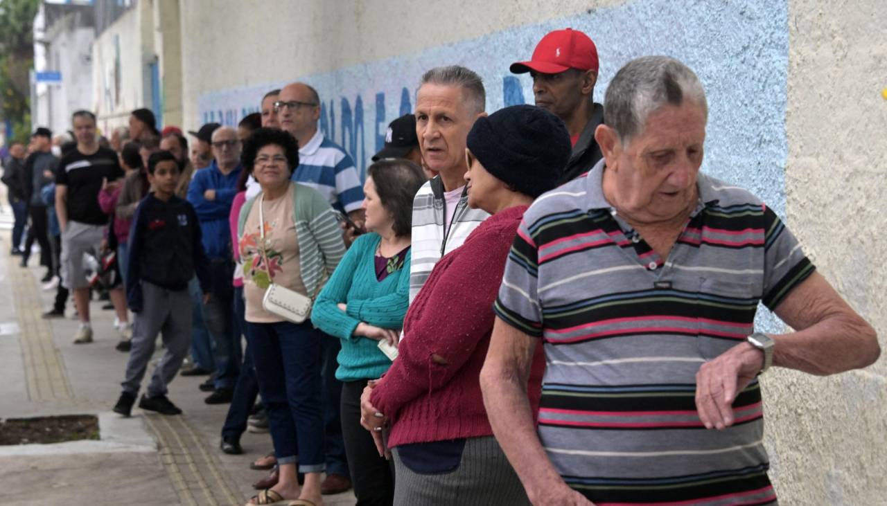 Brasil vota en la segunda vuelta de las municipales en un nuevo test para Lula y Bolsonaro