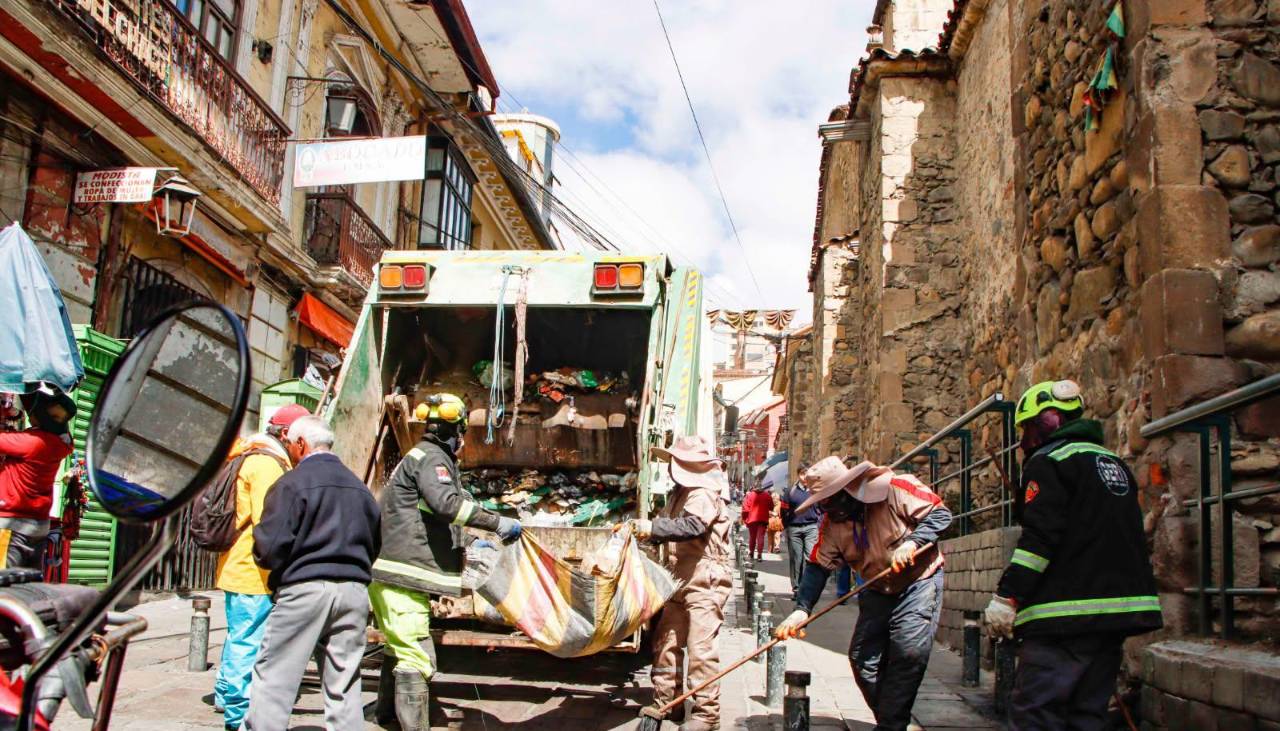 Concejal de La Paz: “Los carros basureros están viejos y hasta hoy no vemos una planta de tratamiento de la basura”
