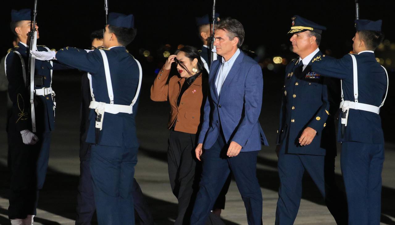 Presidente de Bolivia hace primera visita a Perú y este martes asistirá a la investidura de Fujimori