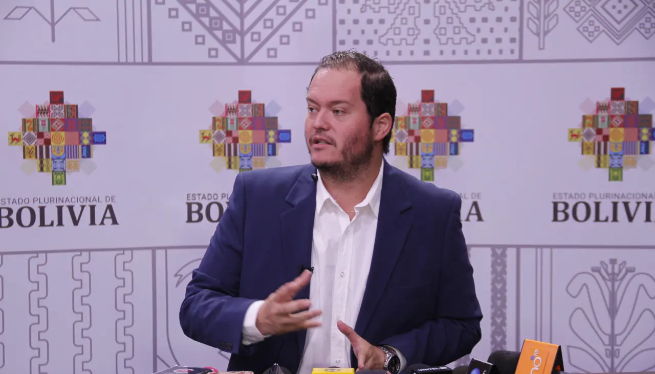 Orden de aprehensión contra Dorgathen es por una denuncia de exportación de gas sin autorización