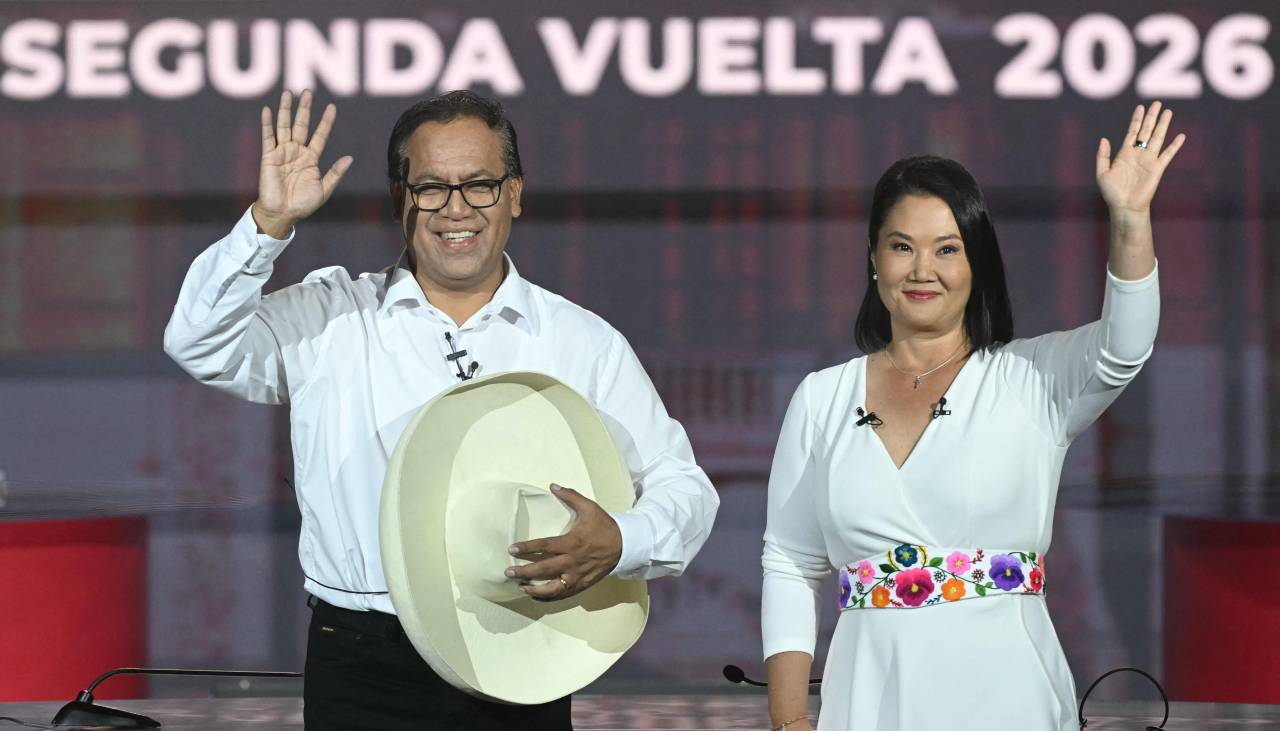 Perú escoge entre Fujimori y Sánchez, dos corrientes que arrastran sendos golpes de Estado