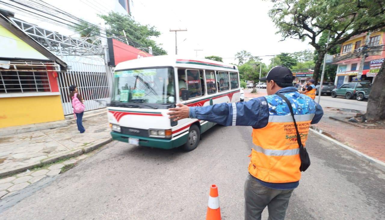 Micreros tienen 10 días para registrar sus unidades en Santa Cruz de la Sierra para tributar, dice director municipal