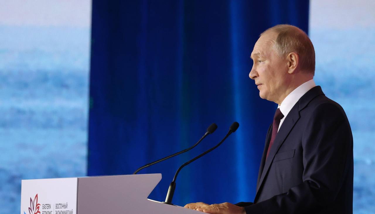 Putin invita a Zelenski a Moscú, pero descarta presencia de tropas extranjeras en Ucrania