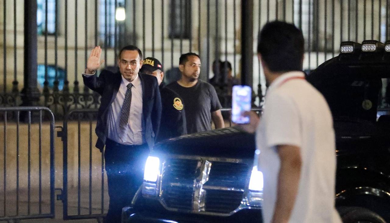 Perú: Jerí abandona el Palacio de Gobierno tras ser destituido; este miércoles se elegirá al nuevo mandatario