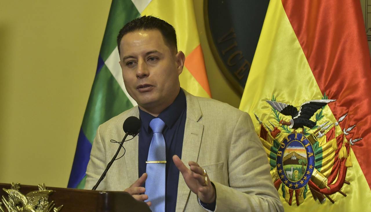 Lara niega relación con Mariaca y pide al fiscal general interino que investigue