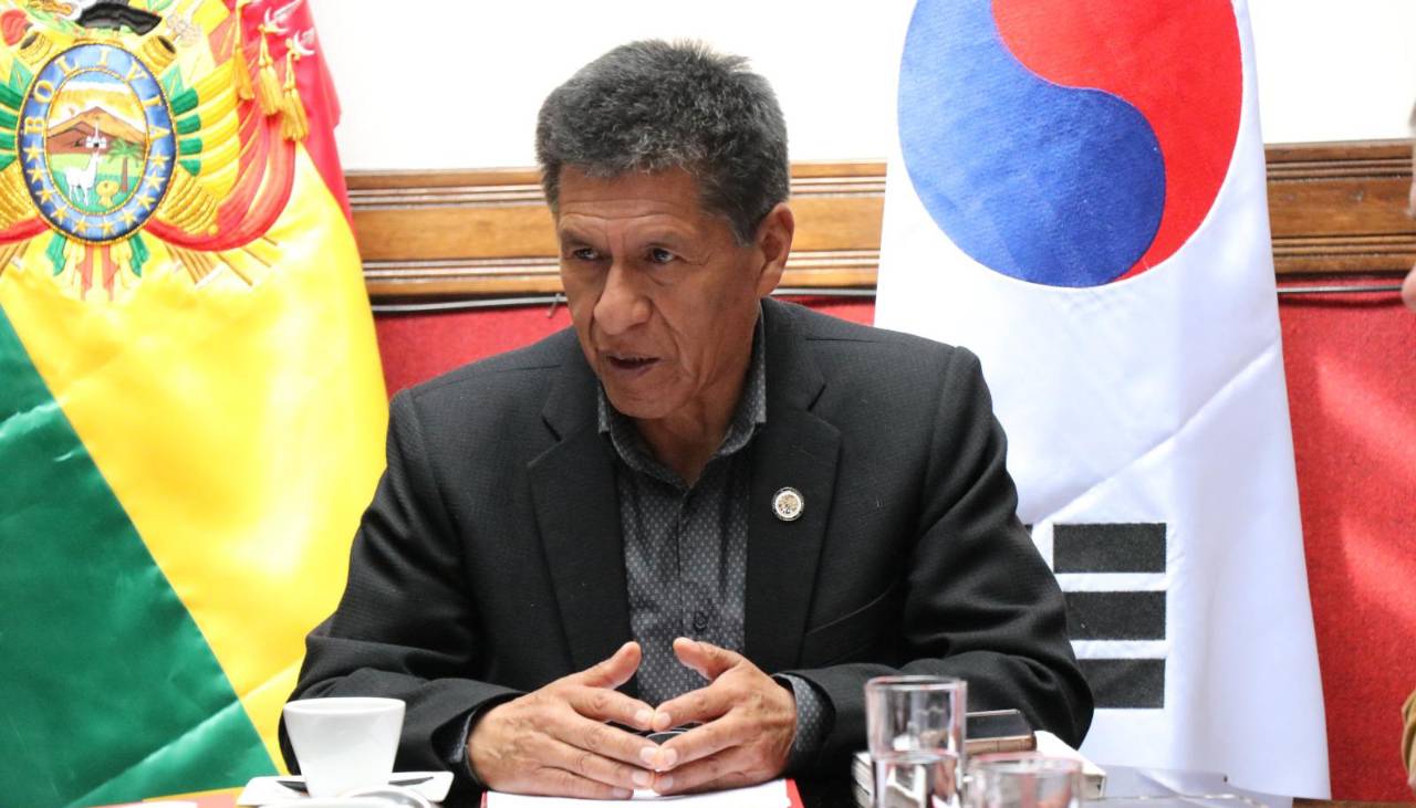 Ministerio de Trabajo convoca a la COB a una mesa tripartita junto con el sector privado para tratar pliego petitorio