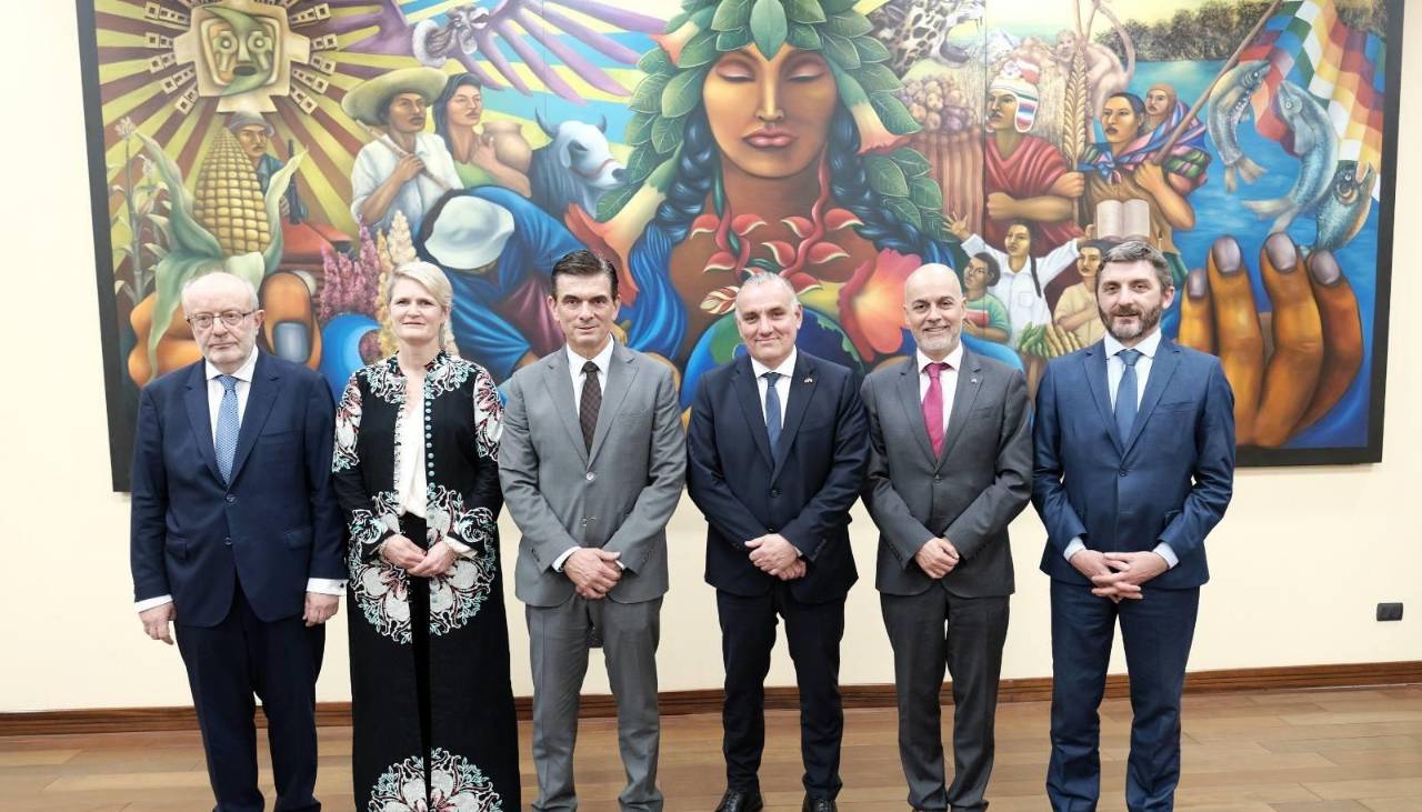 Presidente de Bolivia se reúne con embajadores europeos para planificar futuros acuerdos