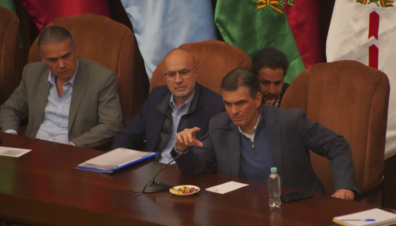 “No vamos a cogobernar con nadie”, dice el ministro de la Presidencia, un día después del inicio del diálogo con la COB