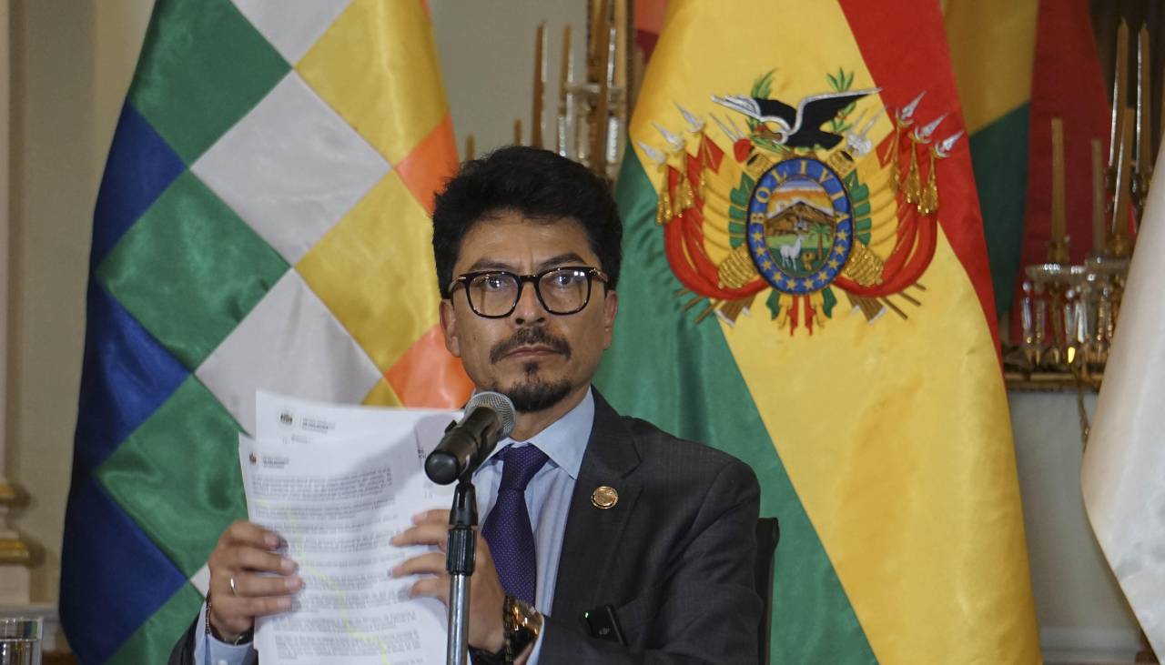 Canciller desafía a Petro a mediar para que Evo se presente ante la Justicia en Bolivia