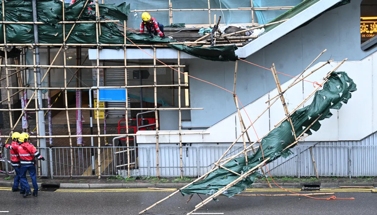 El tifón Wipha golpea a Hong Kong con fuertes vientos y lluvias