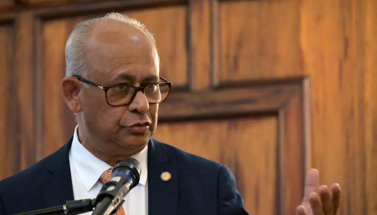 Secretario general de la OEA: “Los problemas económicos y financieros de Bolivia son severos”