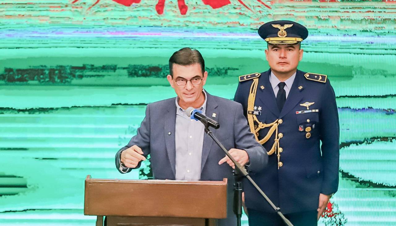 Paz anuncia una comisión para impulsar la reforma parcial de la Constitución