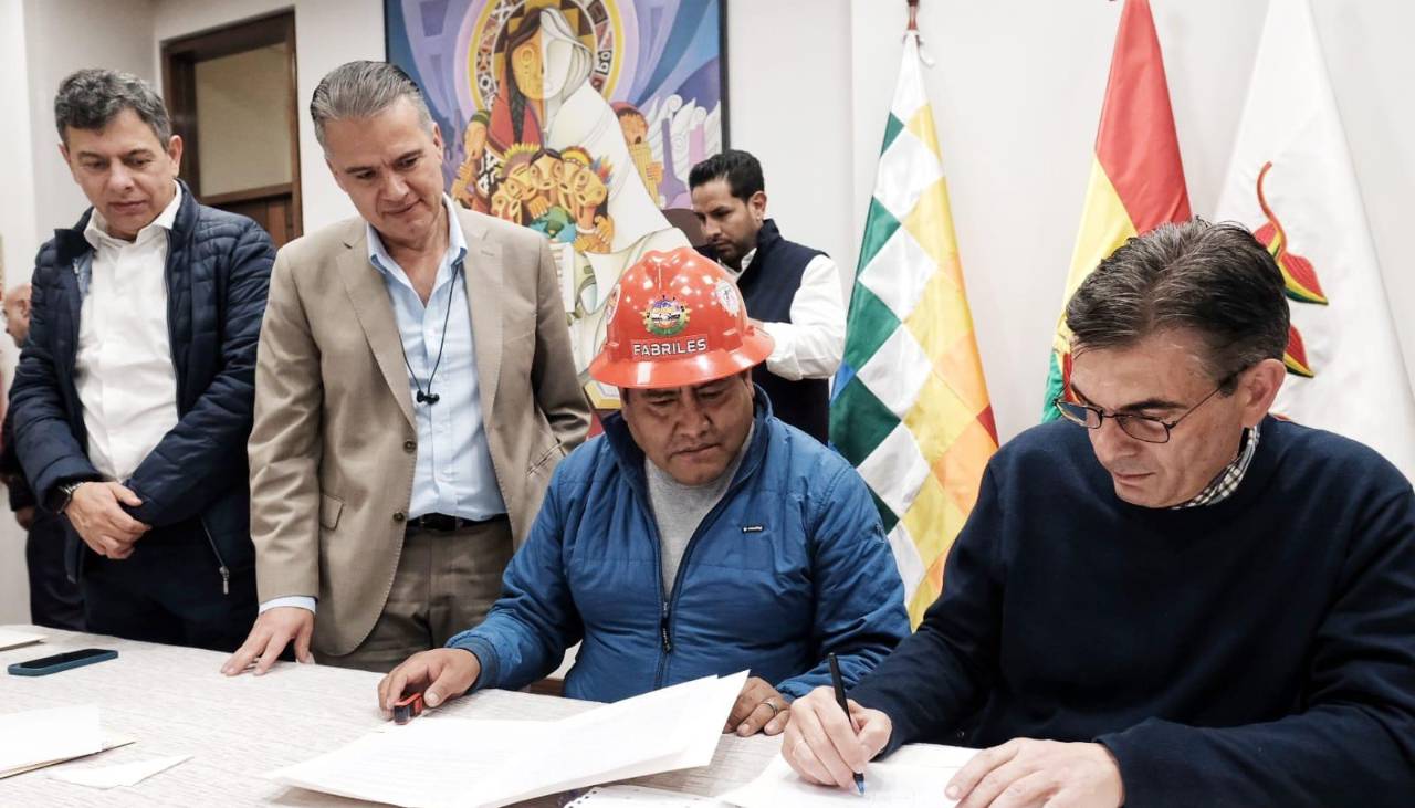 Rodrigo Paz anuncia un acuerdo con trabajadores fabriles