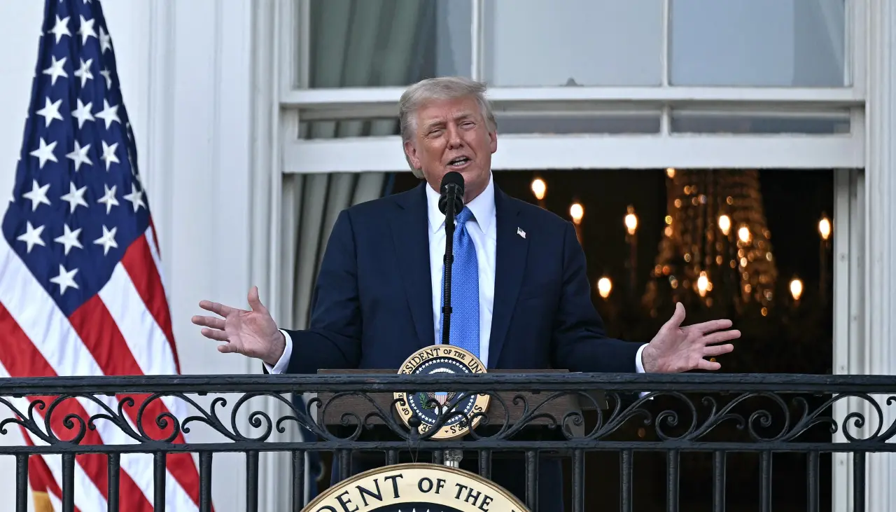 Trump prohíbe la entrada a EEUU de nacionales de doce países y limita la de otros siete
