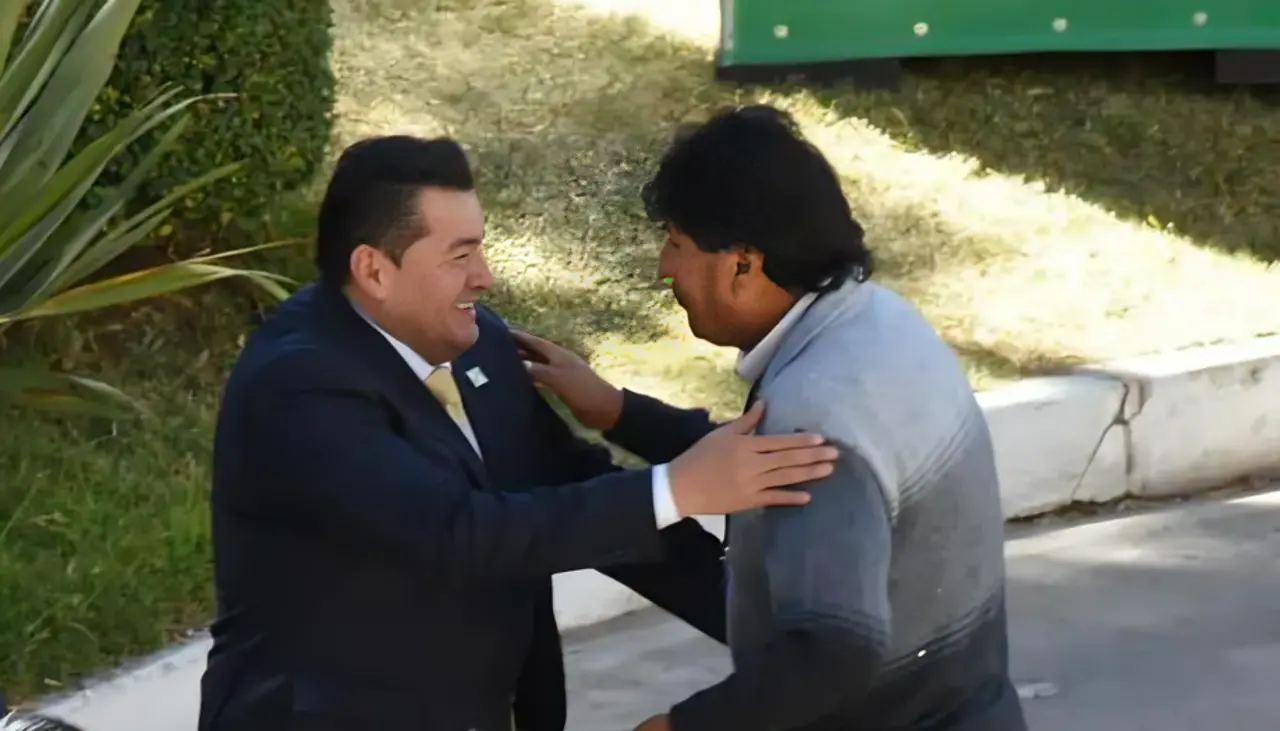 Jhonny dice que habló por teléfono con Evo “de varios temas políticos” 