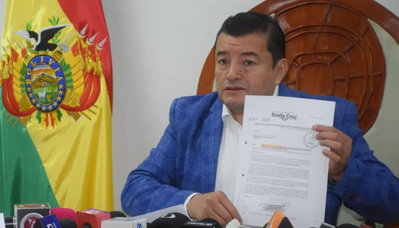 Jhonny Fernández pide la renuncia a todos sus secretarios y directores a seis meses de concluir su gestión