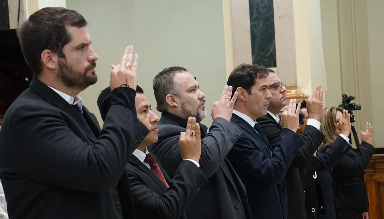 Posesionan a nuevos vocales del TSE que asumen con el reto de enfilar las subnacionales