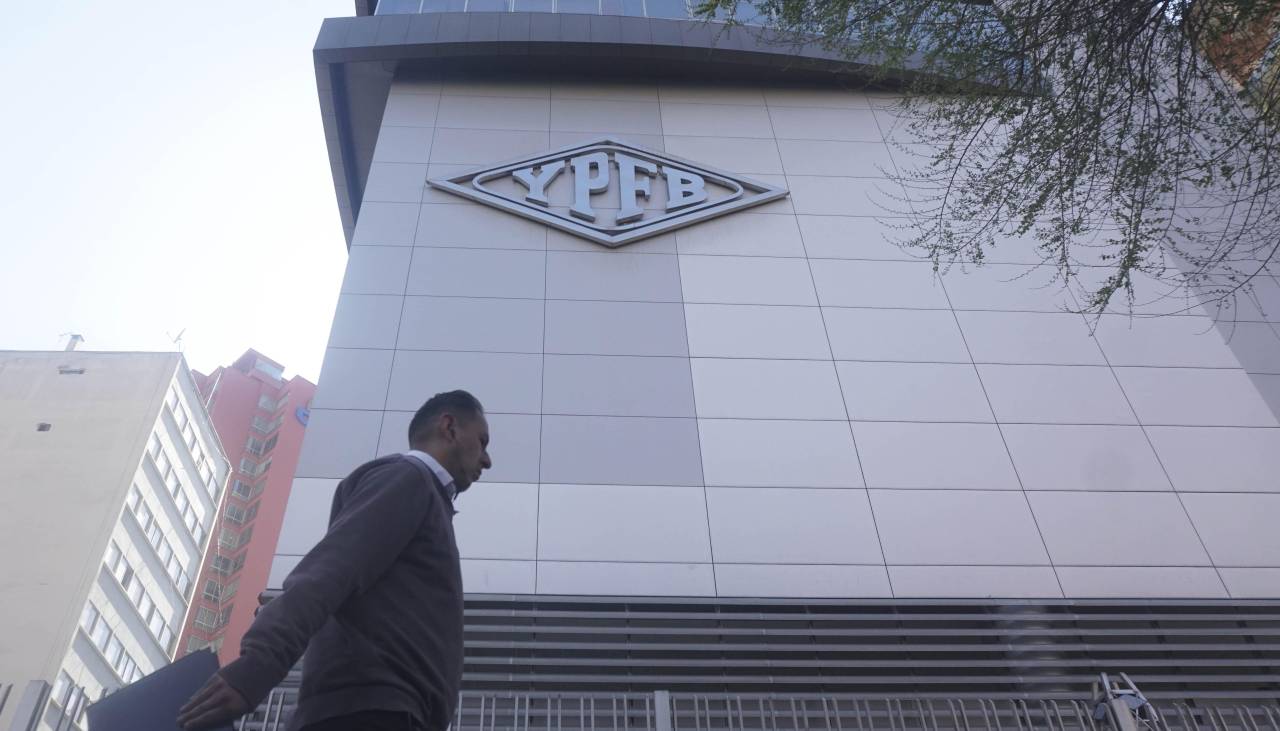 ANH autoriza a YPFB a importar y comercializar diésel en sus surtidores en todo el país