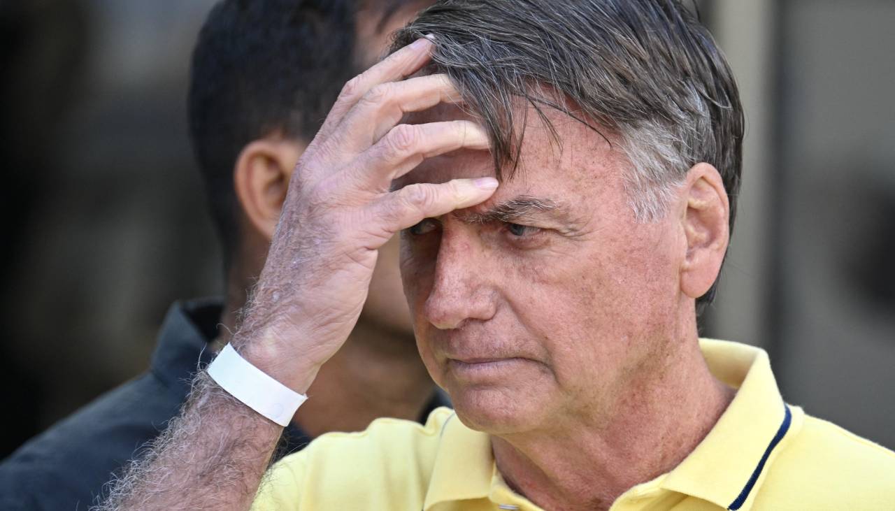 Expresidente Bolsonaro muestra mejoría renal, pero sigue sin previsión de alta