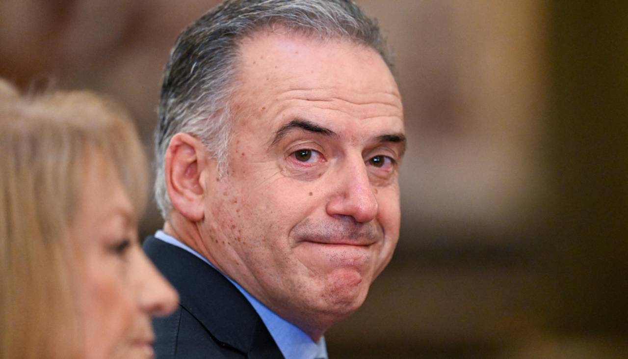 Presidente de Uruguay envuelto en polémica por compra de un auto con descuento