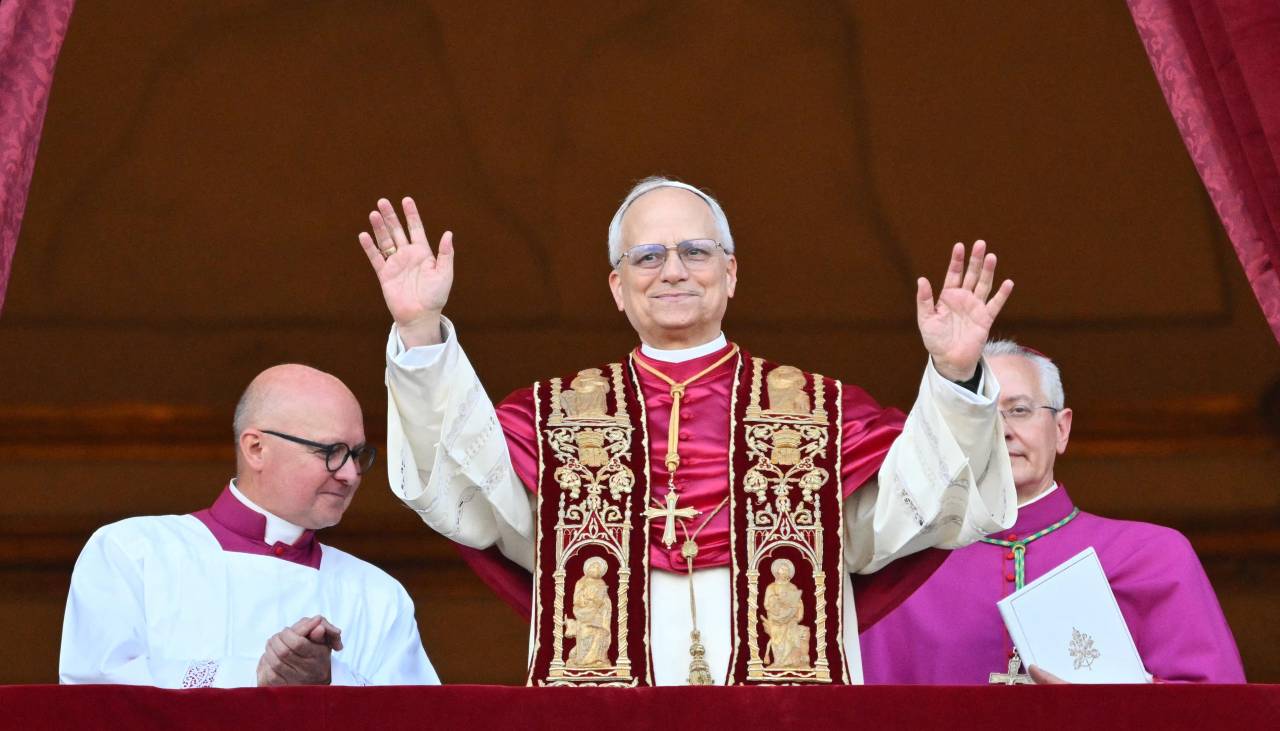 El cardenal estadounidense Robert Prevost se convierte en el papa León XIV