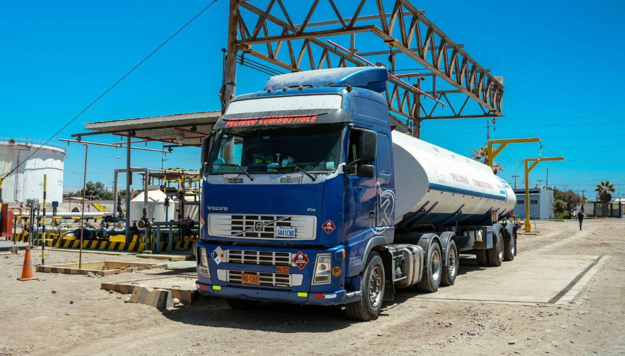 Bolivia cierra julio con falta de diésel, pese a la proyección de YPFB de resolver el desabastecimiento