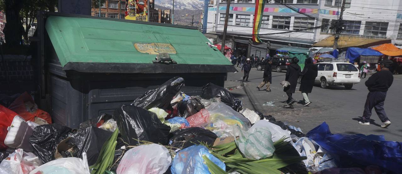 Alcaldía de La Paz y trabajadores de aseo urbano firman acuerdo para el recojo de basura